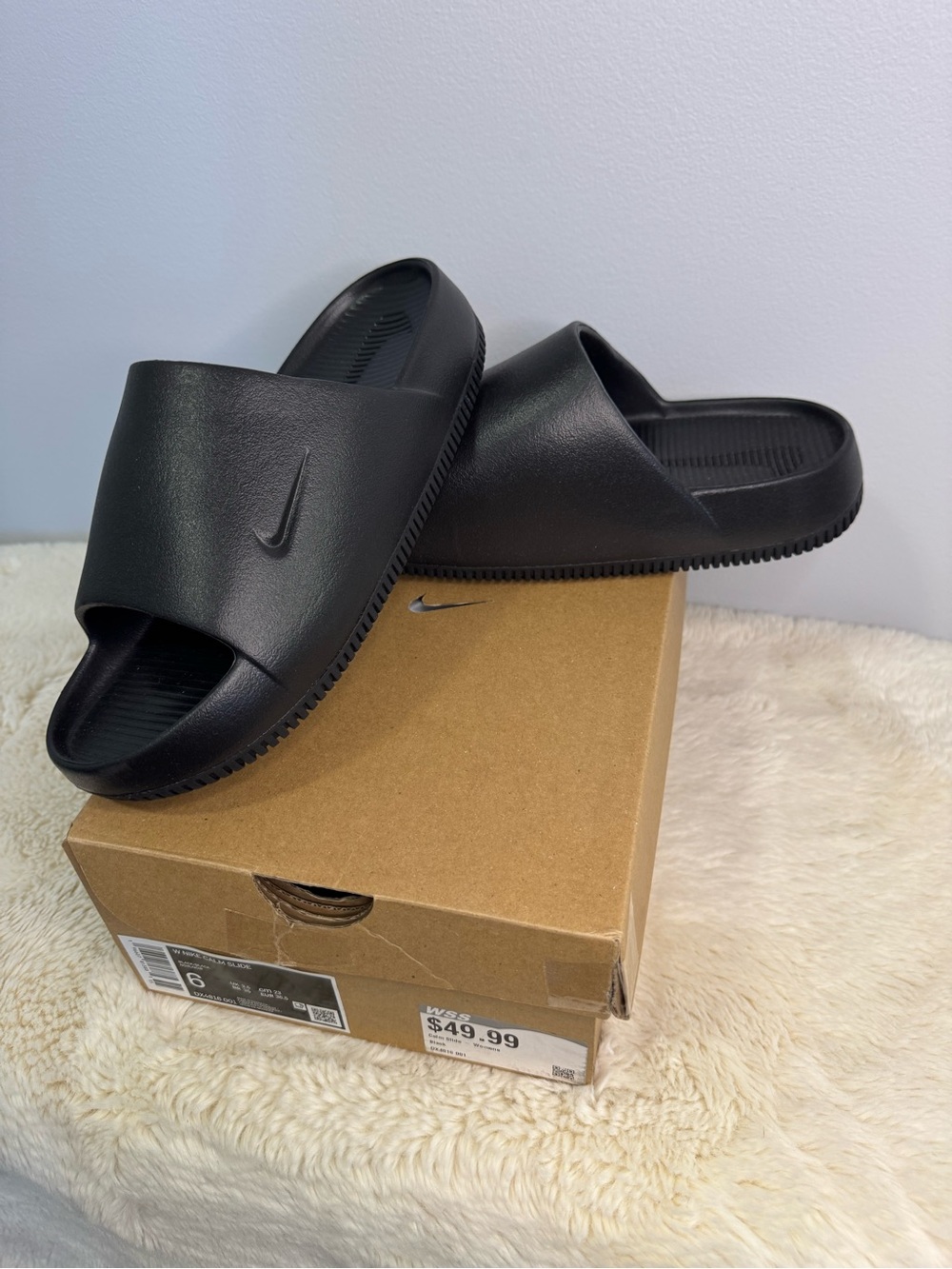 New in Box Women’s Nike Calm Slides - Size 6